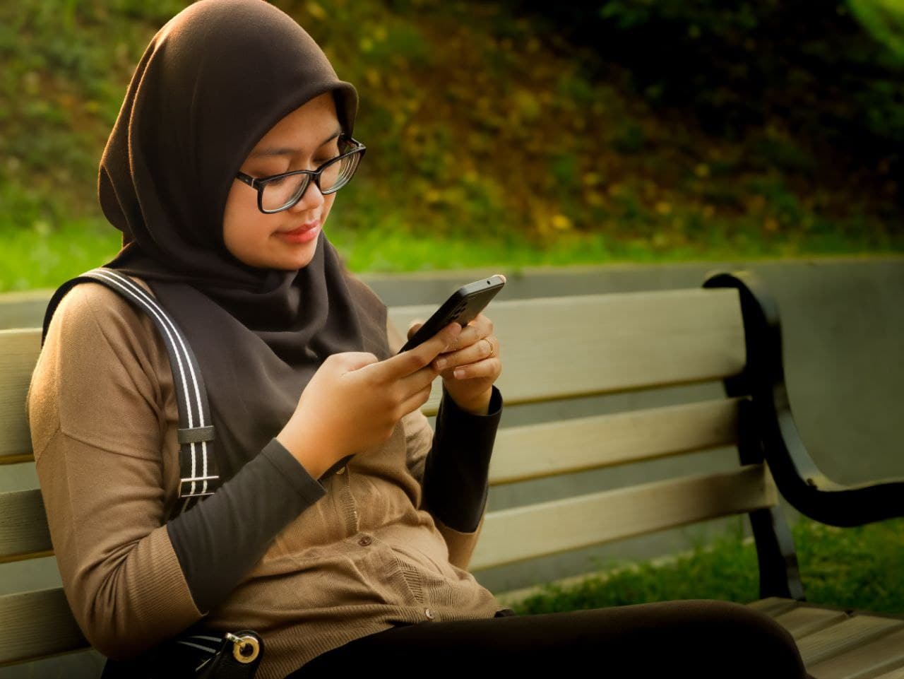 Puspa bersantai di taman