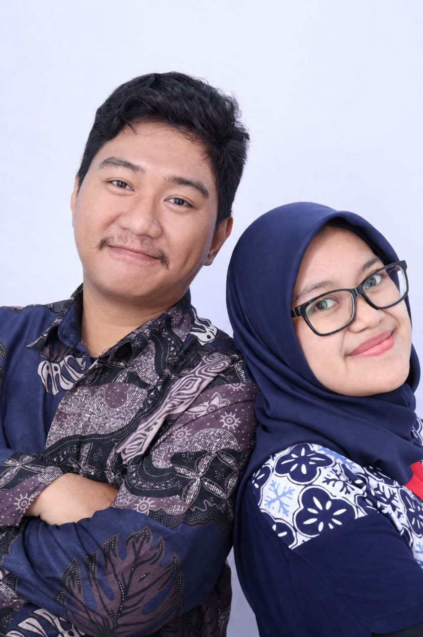 Puspa & Rafly berpose santai